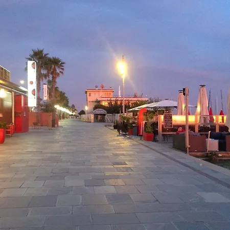 Lets Holidays Beach Apartment Castelldefels